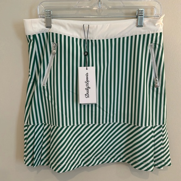 Daily Sports green and white skort with pleats - Picture 1 of 8